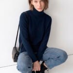 Blusa de Tricot Gola Alta Rolê Marinho Solta em Viscose Modal Sob