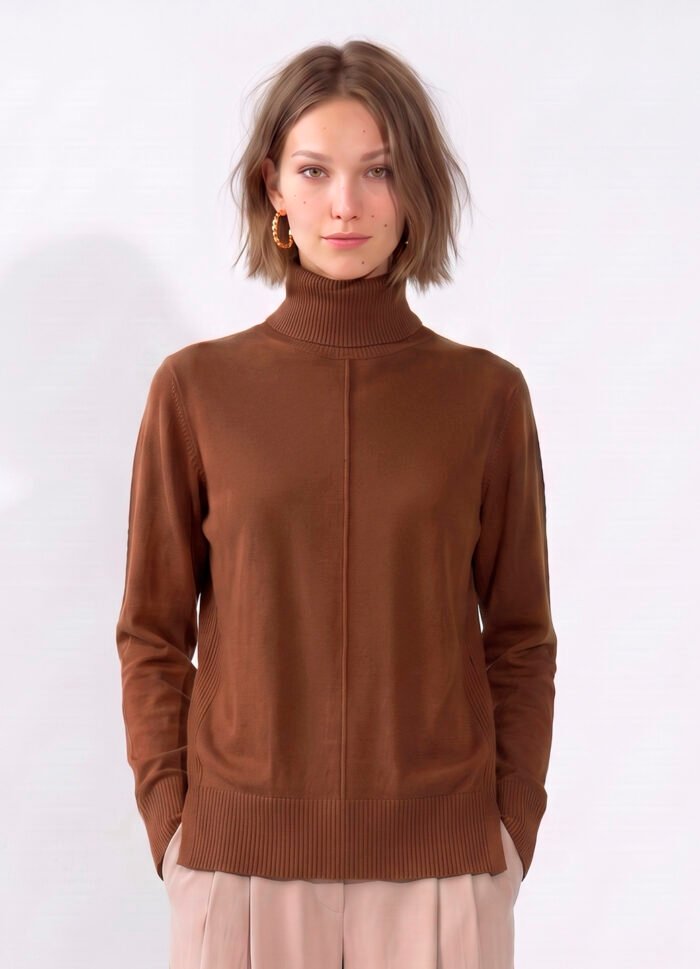 Blusa de Tricot Gola Alta Rolê Marrom Solta em Viscose Modal Sob - Imagem 2