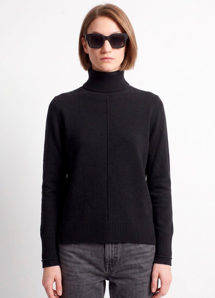 Blusa de Tricot Gola Alta Rolê Preto Solta em Viscose Modal Sob - Imagem 3