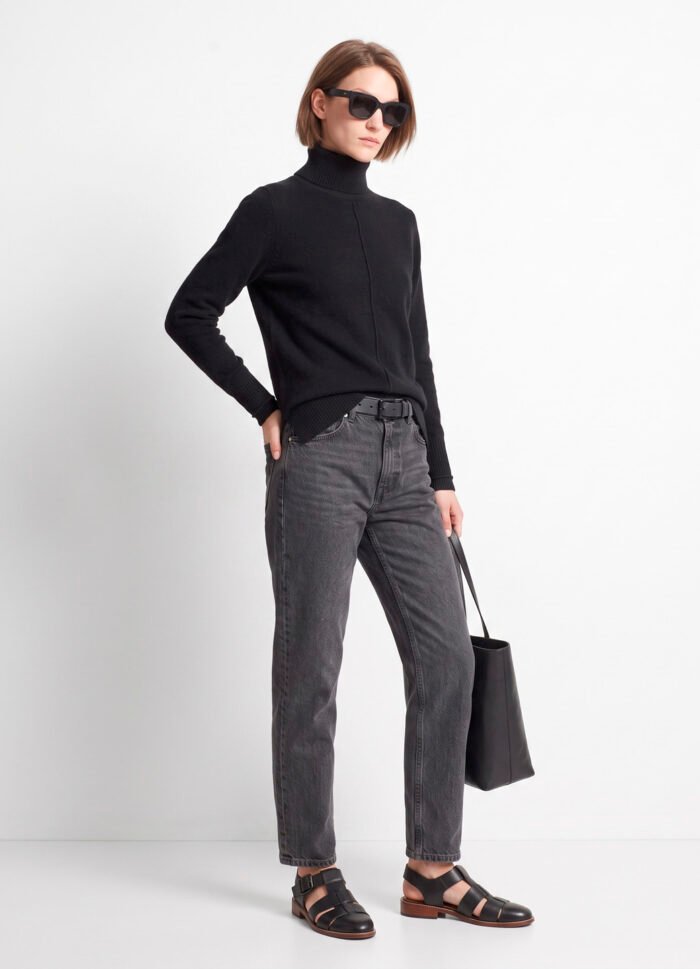 Blusa de Tricot Gola Alta Rolê Preto Solta em Viscose Modal Sob - Imagem 5