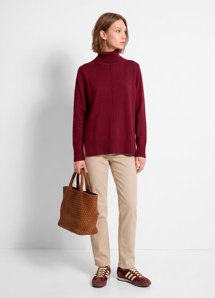 Blusa de Tricot Gola Alta Rolê Vinho Solta em Viscose Modal Sob - Imagem 4