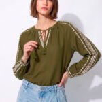 Blusa Verde Kaki Bordada Manga Longa de Algodão Boho Sob