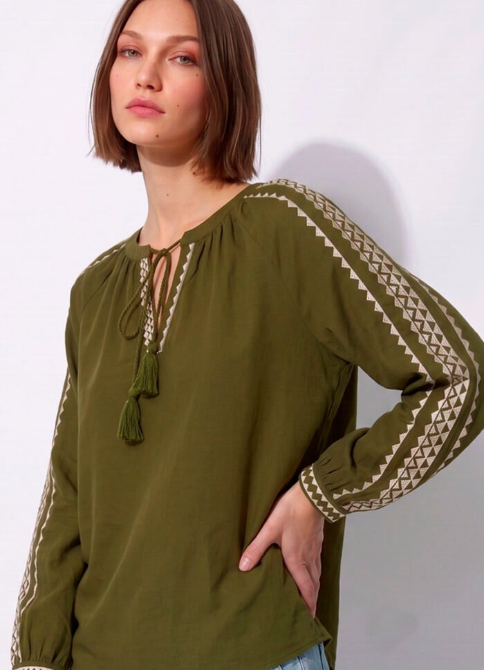 Blusa Verde Kaki Bordada Manga Longa de Algodão Boho Sob - Imagem 2