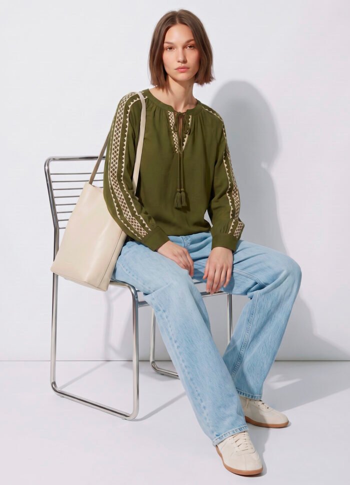 Blusa Verde Kaki Bordada Manga Longa de Algodão Boho Sob - Imagem 4