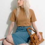 Blusa Bege Caramelo Manga Curta Gola Alta Algodão Premium Sob
