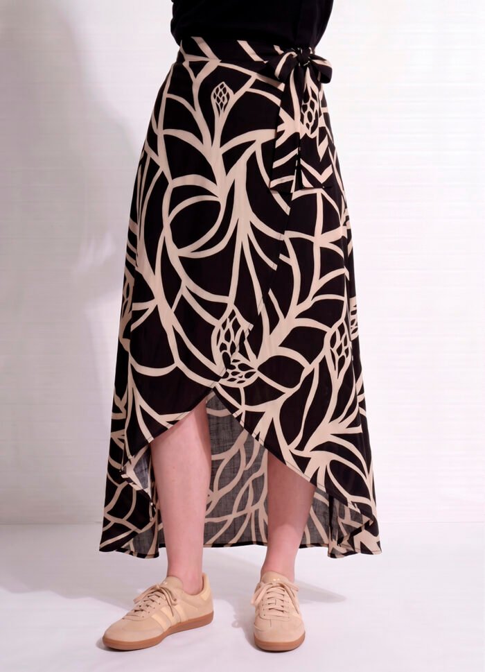 Saia Longa Preta Estampada Bege em Viscose Transpassada Sob - Imagem 2