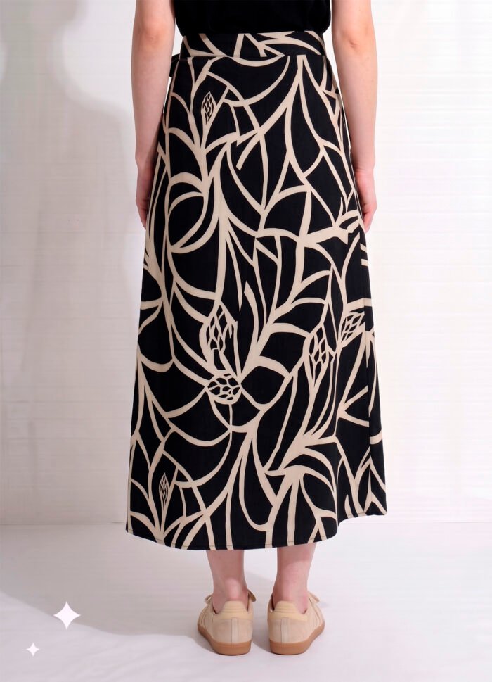 Saia Longa Preta Estampada Bege em Viscose Transpassada Sob - Imagem 5