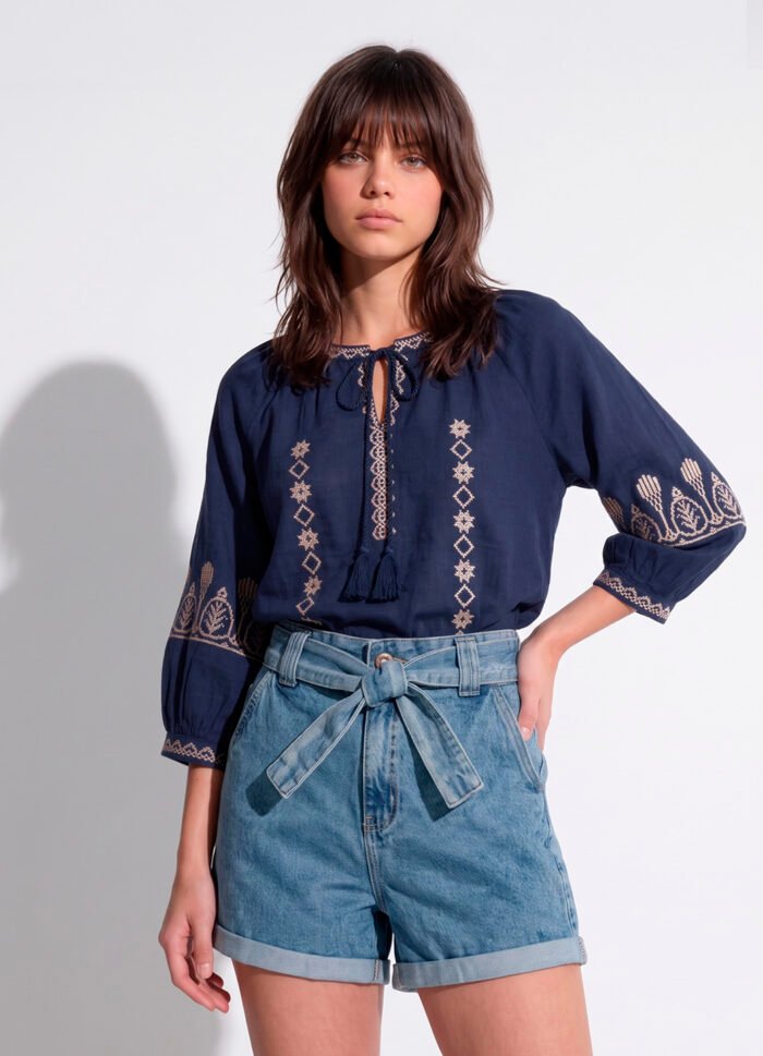 Bermuda Jeans Feminina Curta com Bolso e Faixa Sob - Imagem 2