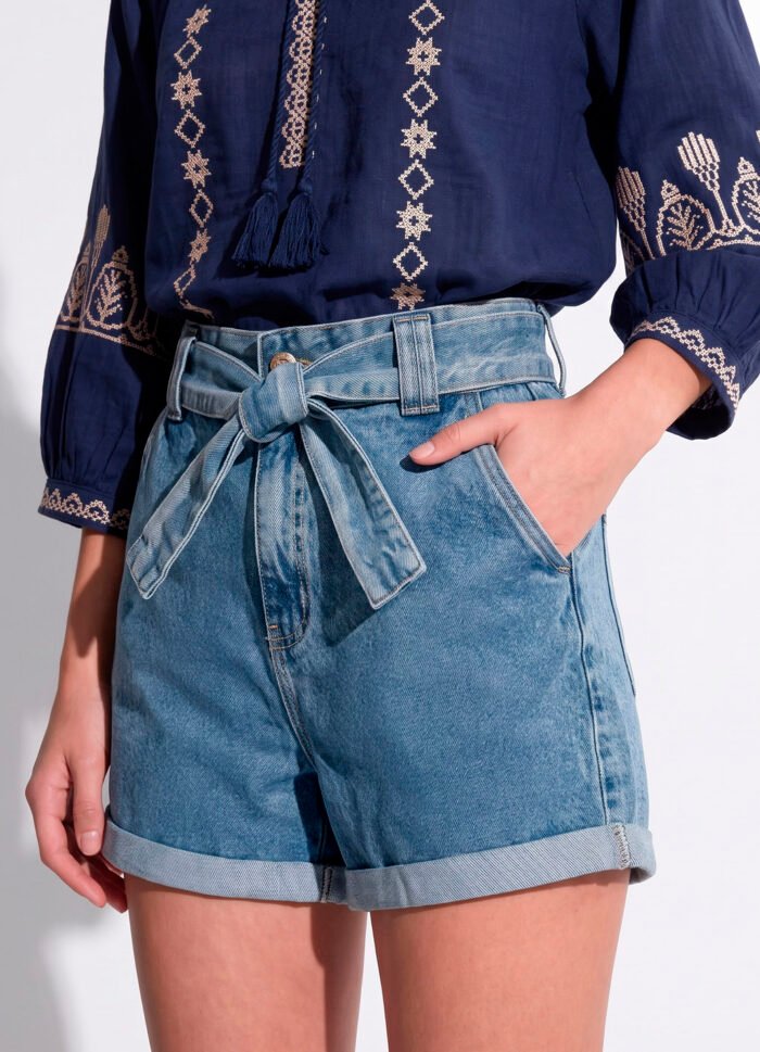 Bermuda Jeans Feminina Curta com Bolso e Faixa Sob - Imagem 4