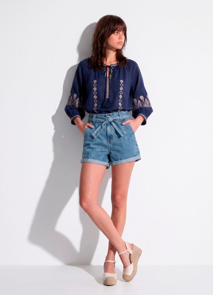 Bermuda Jeans Feminina Curta com Bolso e Faixa Sob - Imagem 5