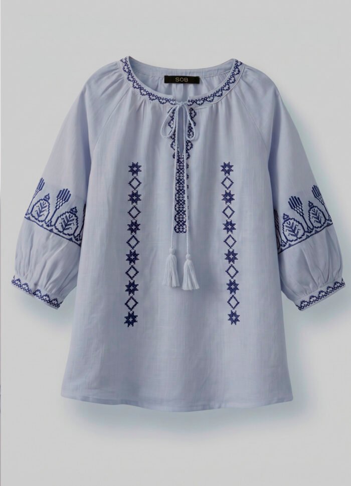 Blusa Azul Claro Bordada em Marinho Linho e Viscose Manga 3/4 Sob - Imagem 7