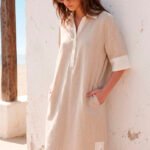 Vestido de Linho Bege Chemise Solto com Bolsos Forrado Sob