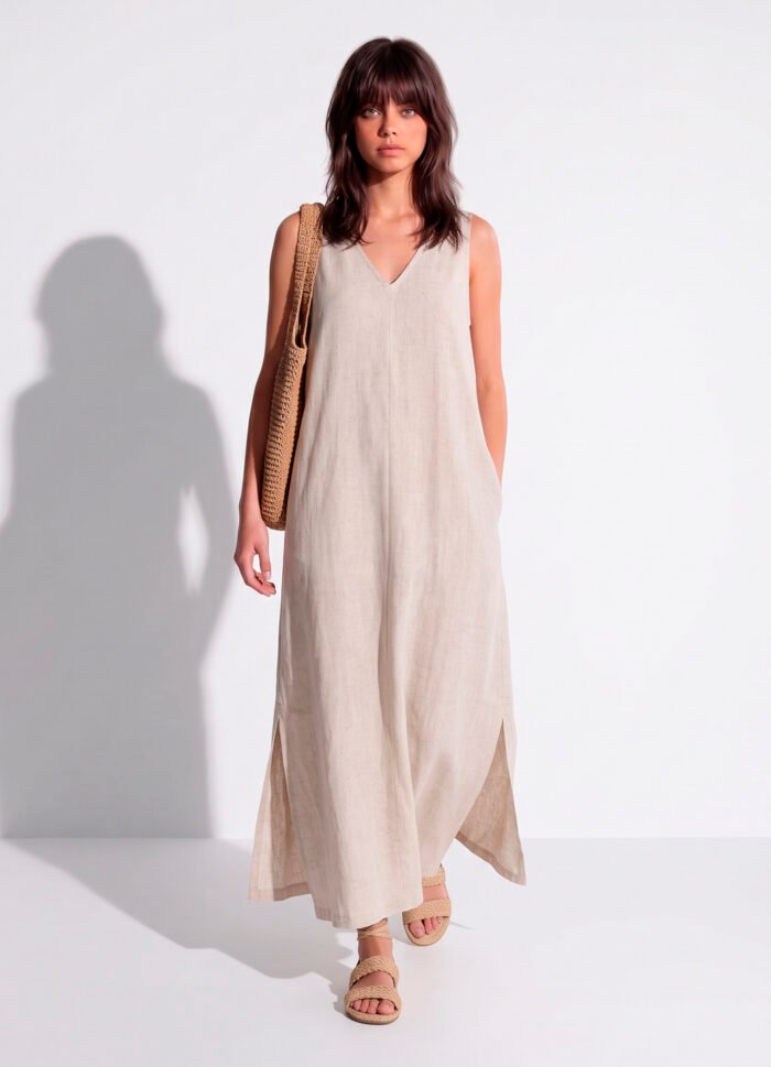 Vestido Longo de Linho Bege Areia Gola V com Bolsos Sob - Imagem 2