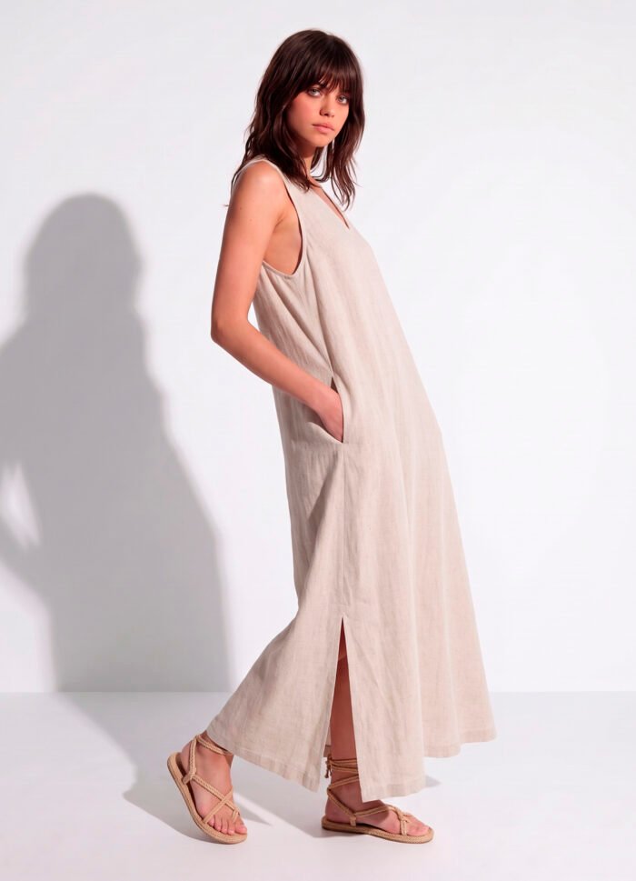 Vestido Longo de Linho Bege Areia Gola V com Bolsos Sob - Imagem 3