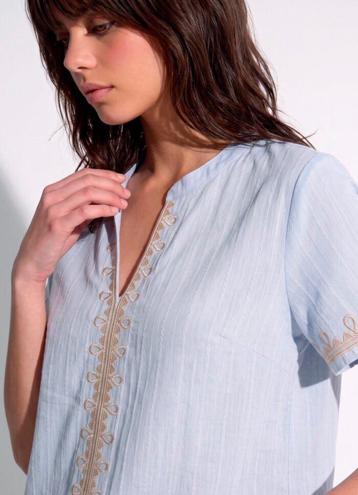 Blusa Azul Clara Bordada em Bege Manga Curta em Algodão Sob - Imagem 3