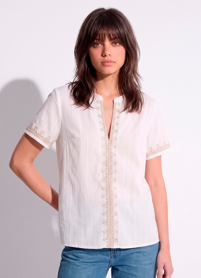 Blusa Branca Boho Bordada em Bege Manga Curta em Algodão Sob - Imagem 3