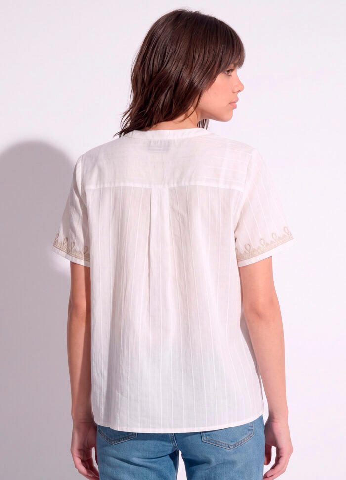 Blusa Branca Boho Bordada em Bege Manga Curta em Algodão Sob - Imagem 4
