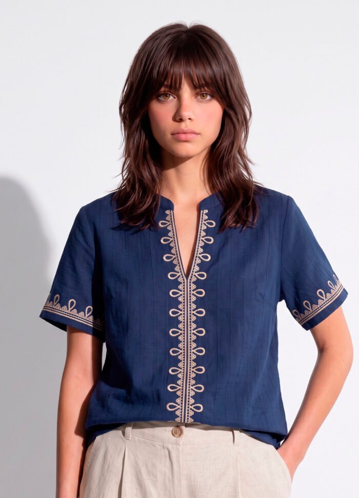 Blusa Marinho Boho Bordada em Bege Manga Curta em Algodão Sob - Imagem 3