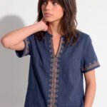 Blusa Marinho Boho Bordada em Bege Manga Curta em Algodão Sob