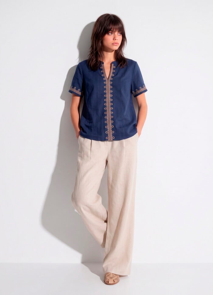 Blusa Marinho Boho Bordada em Bege Manga Curta em Algodão Sob - Imagem 6