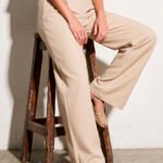 Calça Pantalona Bege Claro Linho com Prega e Bolso Sob