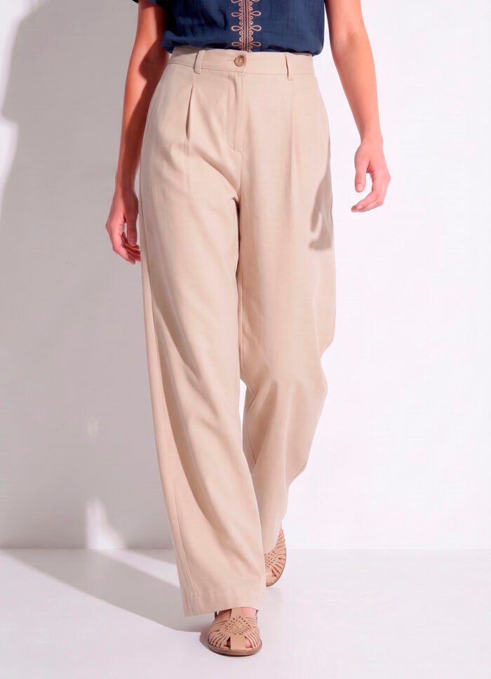 Calça Pantalona Bege Claro Linho com Prega e Bolso Sob - Imagem 2