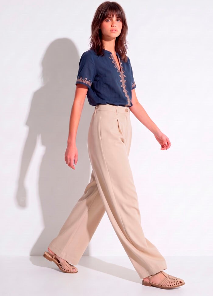 Calça Pantalona Bege Claro Linho com Prega e Bolso Sob - Imagem 5