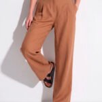 Calça Pantalona Marrom Canela Linho com Prega e Bolso Sob