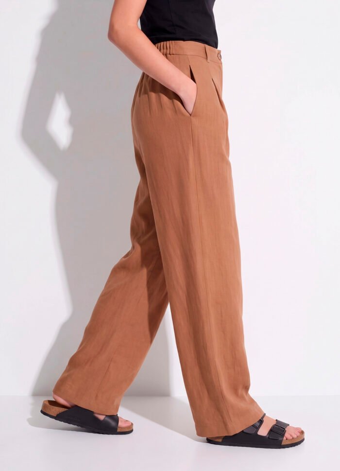 Calça Pantalona Marrom Canela Linho com Prega e Bolso Sob - Imagem 4