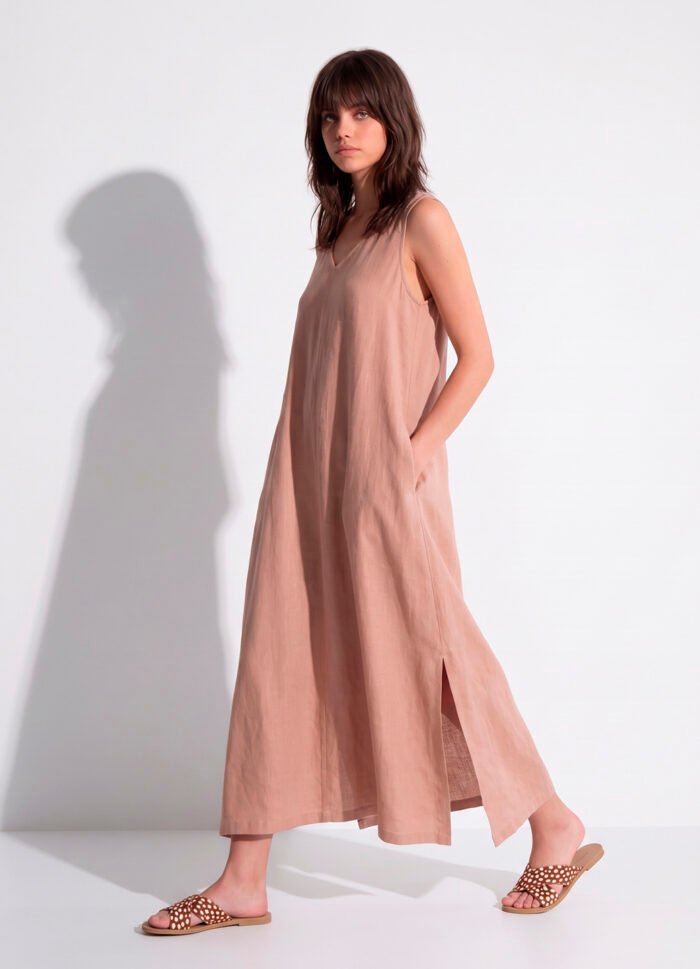 Vestido Longo de Linho Bege Mocca Gola V com Bolsos Sob - Imagem 3