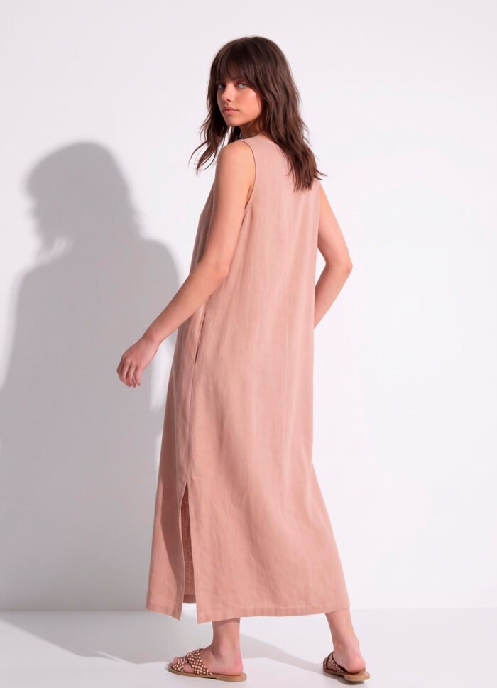 Vestido Longo de Linho Bege Mocca Gola V com Bolsos Sob - Imagem 4