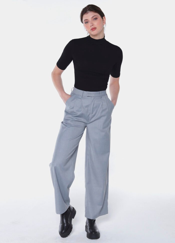 Blusa Preta Manga Curta  Básica Gola Alta em Viscose - Imagem 5