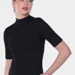 Blusa Preta Manga Curta  Básica Gola Alta em Viscose