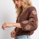 Blusa Marrom Bordada Manga 3/4 Gola Bordada Viscose Boho Sob