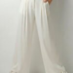 Calça Pantalona com Pregas Feminina Off White Sob com Bolsos